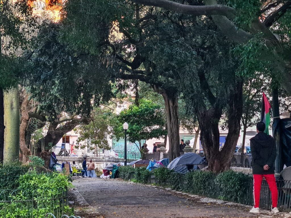 Dezenas de pessoas sem abrigo nos Anjos, Lisboa, ameaçadas de despejo pela PSP